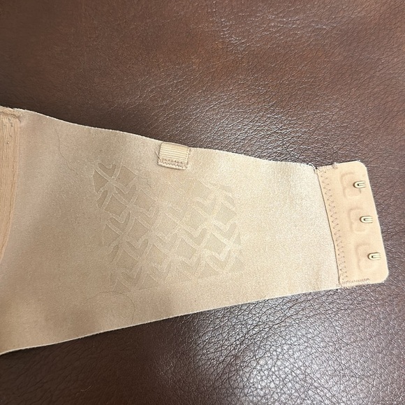 Victoria’s Secret lightly lined strapless bra - Picture 5 of 5